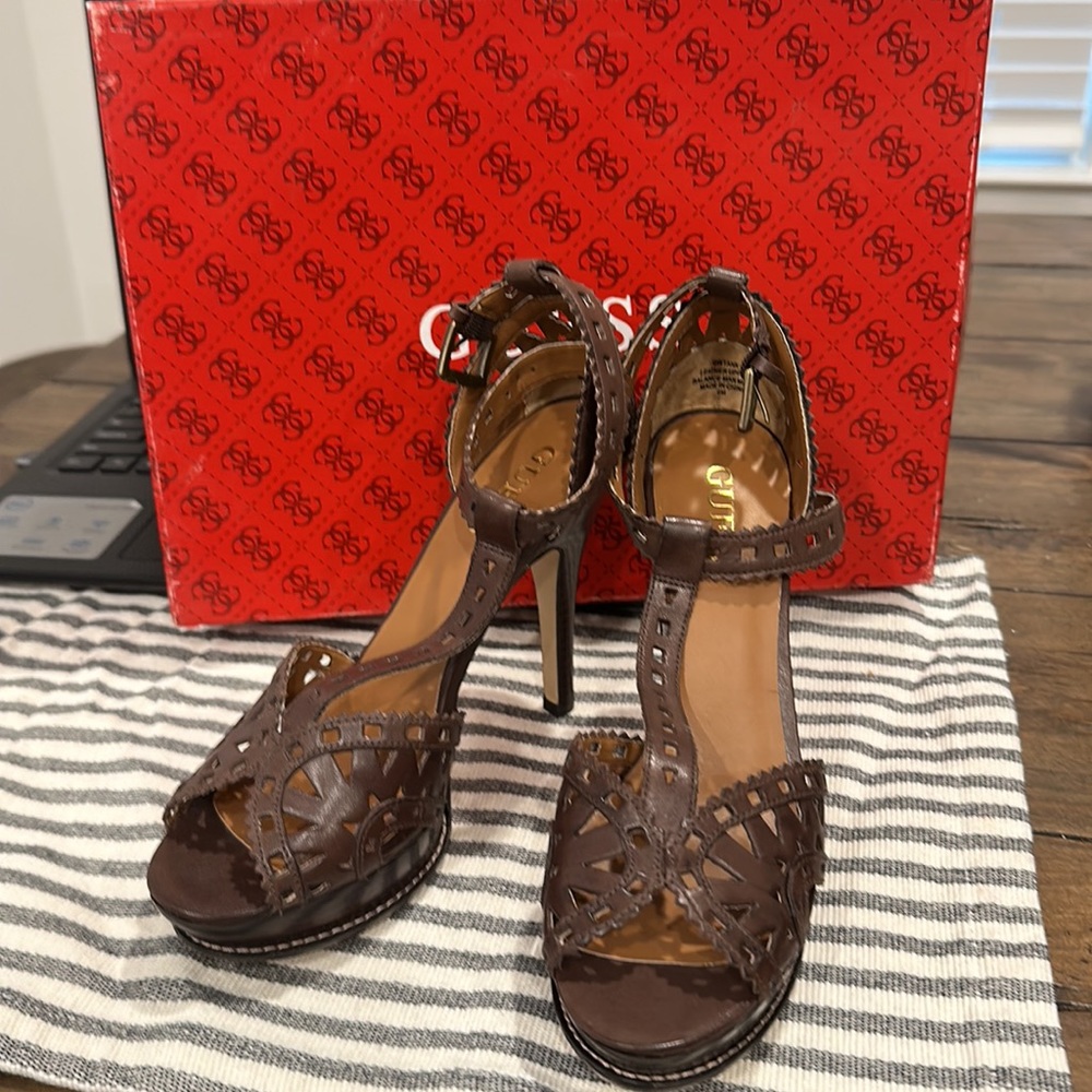 Guess t strap leather platform heels open toe GWTANK